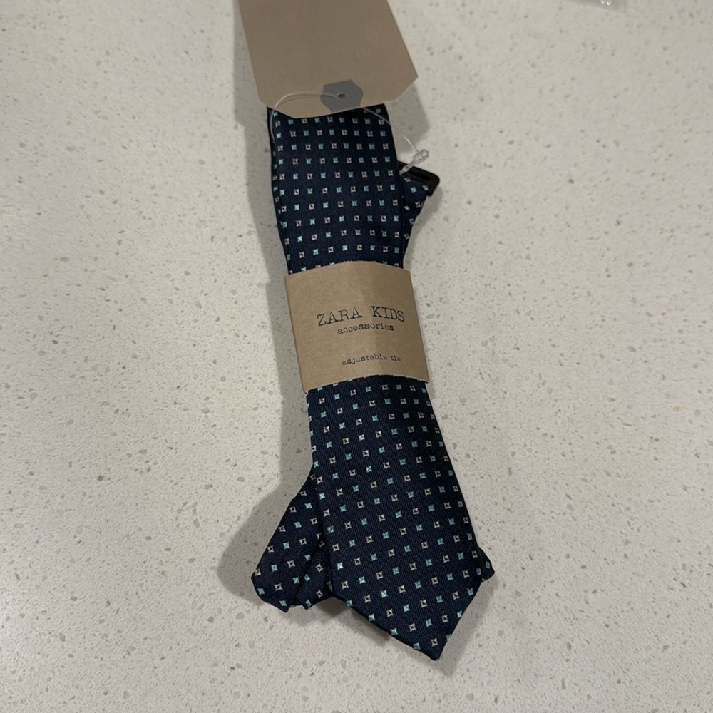 Zara boys tie neck clip
